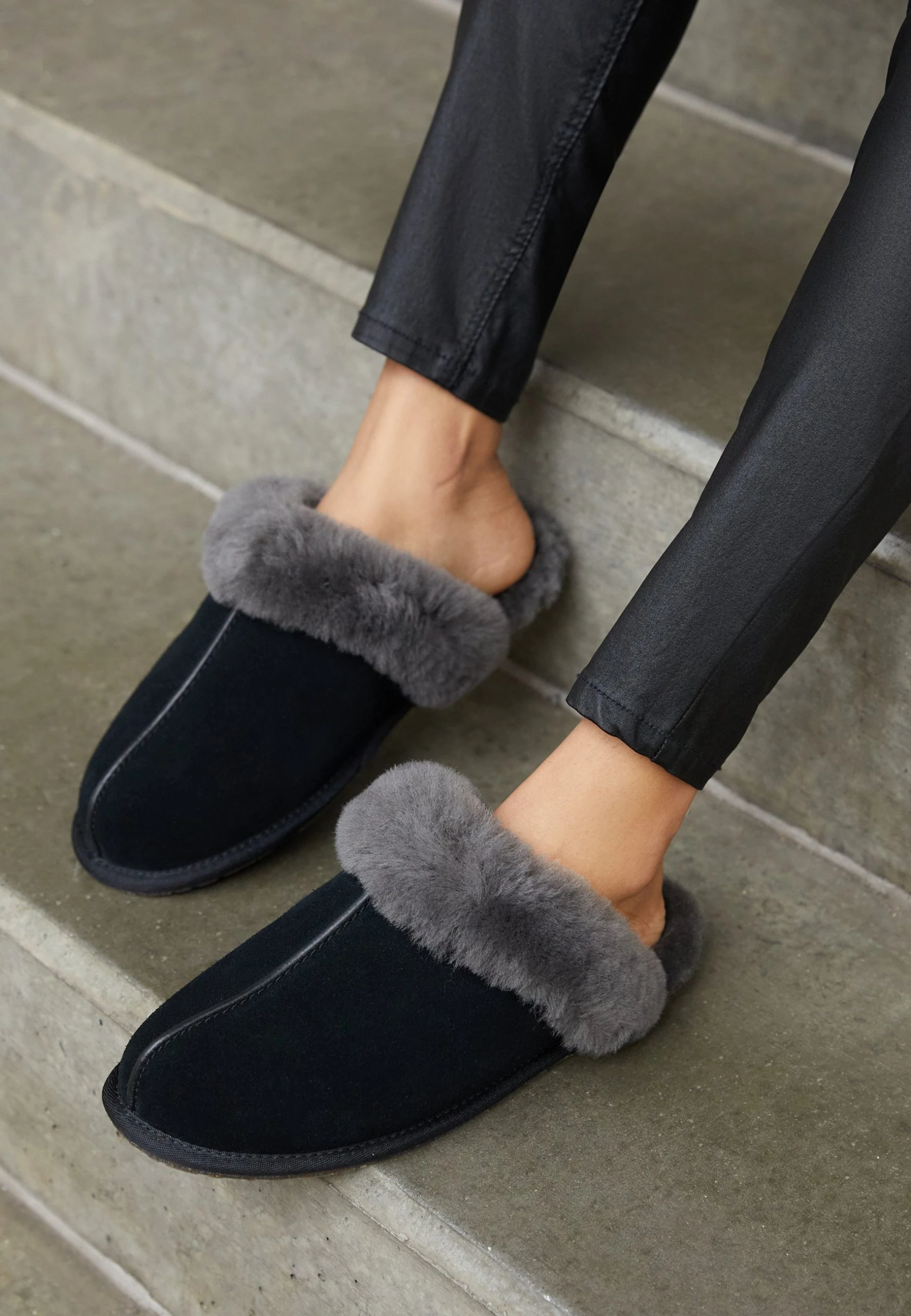 Ugg Scuffette - Tøfler - Black/Grey 4 Ugg Scuffette - Tøfler - Black/Grey - Bilde 2