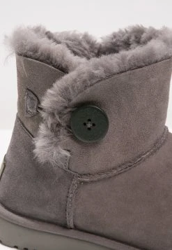 Ugg Mini Bailey Button - Ankelboots - Grey -Ugg på nett 04eb63774fb542ec9ef63b8f34cea427