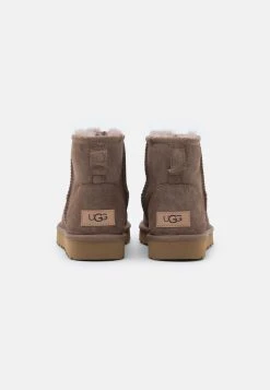 Ugg Classic Mini - Støvletter - Caribou 11 Ugg Classic Mini - Støvletter - Caribou -Ugg på nett 057e19e4387449bdb4cf9b9d66cb6544