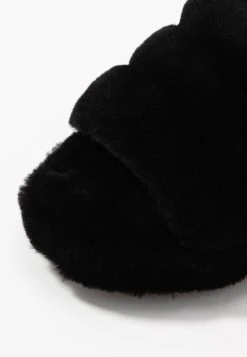 Ugg Fluff Yeah Slide - Platåsandaler - Black 11 Ugg Fluff Yeah Slide - Platåsandaler - Black -Ugg på nett 0f5516dca93f442491f5aa20b62b24f0