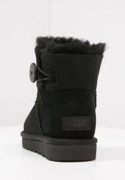Ugg Mini Bailey Button - Ankelboots - Black -Ugg på nett 3af02698da08458fbde1b4be0c1ab269