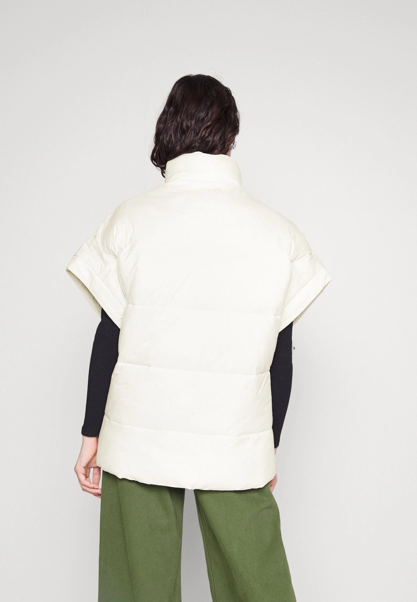 Ugg Sydnee Reversible Puffer Vest - Vest - Nimbus/Antique 6 Ugg Sydnee Reversible Puffer Vest - Vest - Nimbus/Antique - Bilde 4