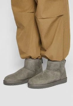 Ugg Classic Mini - Støvletter - Grey