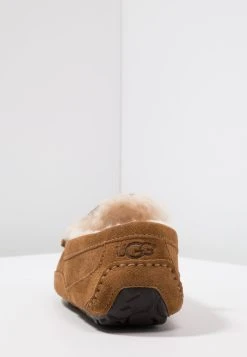 Ugg Ascot - Tøfler - Cognac 11 Ugg Ascot - Tøfler - Cognac -Ugg på nett 6c5c7511e8844b1f8743ee2eb35f9430