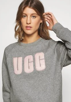 Ugg Madeline Fuzzy Logo Crewneck - Sweatshirt - Grey Heather/Sonora 11 Ugg Madeline Fuzzy Logo Crewneck - Sweatshirt - Grey Heather/Sonora -Ugg på nett 707be8140f7d46e9a0bcb60e612ba3c5