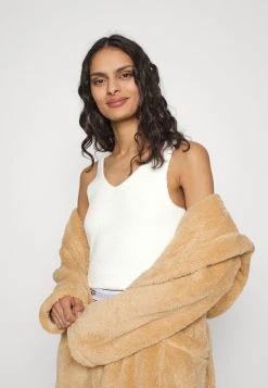 Ugg Dulcie - Pyjamasoverdel - Cream 11 Ugg Dulcie - Pyjamasoverdel - Cream -Ugg på nett 79e50a5ec23946e3b01b4f8d371651d7
