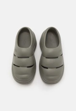 Ugg Sport Yeah- Slippers - Moss Green 13 Ugg Sport Yeah- Slippers - Moss Green -Ugg på nett 971a547fc2e04f2085eee403b4581627