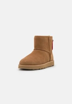 Ugg Classic Mini Logo Zip - Støvletter - Chestnut 10 Ugg Classic Mini Logo Zip - Støvletter - Chestnut -Ugg på nett 98e1ec91b2ac4e0d837fdb5762150015