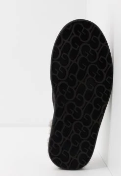 Ugg Scuff - Tøfler - Black 12 Ugg Scuff - Tøfler - Black -Ugg på nett a7d657a828814ad5b648a220729f64dd