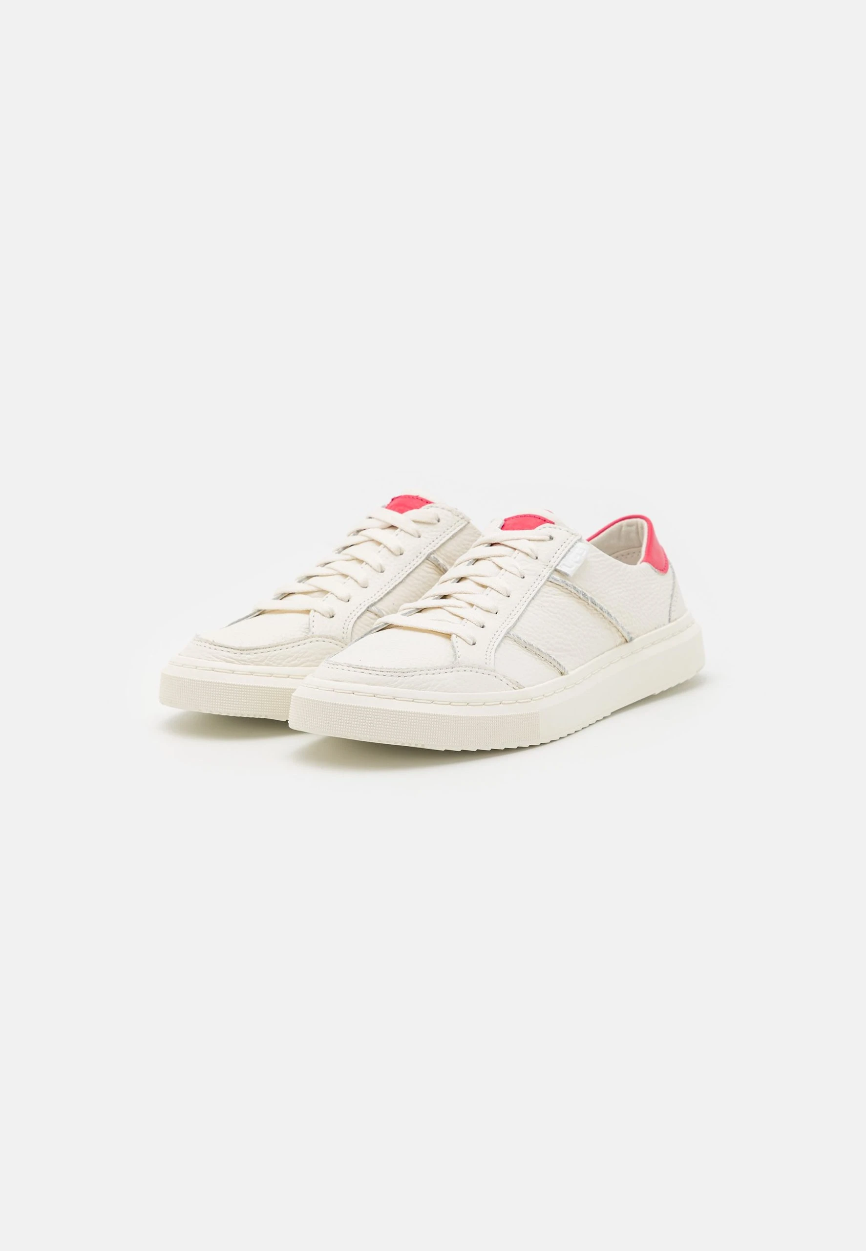 Ugg Alameda Lace - Joggesko - Bright White/Red Pepper 5 Ugg Alameda Lace - Joggesko - Bright White/Red Pepper - Bilde 3