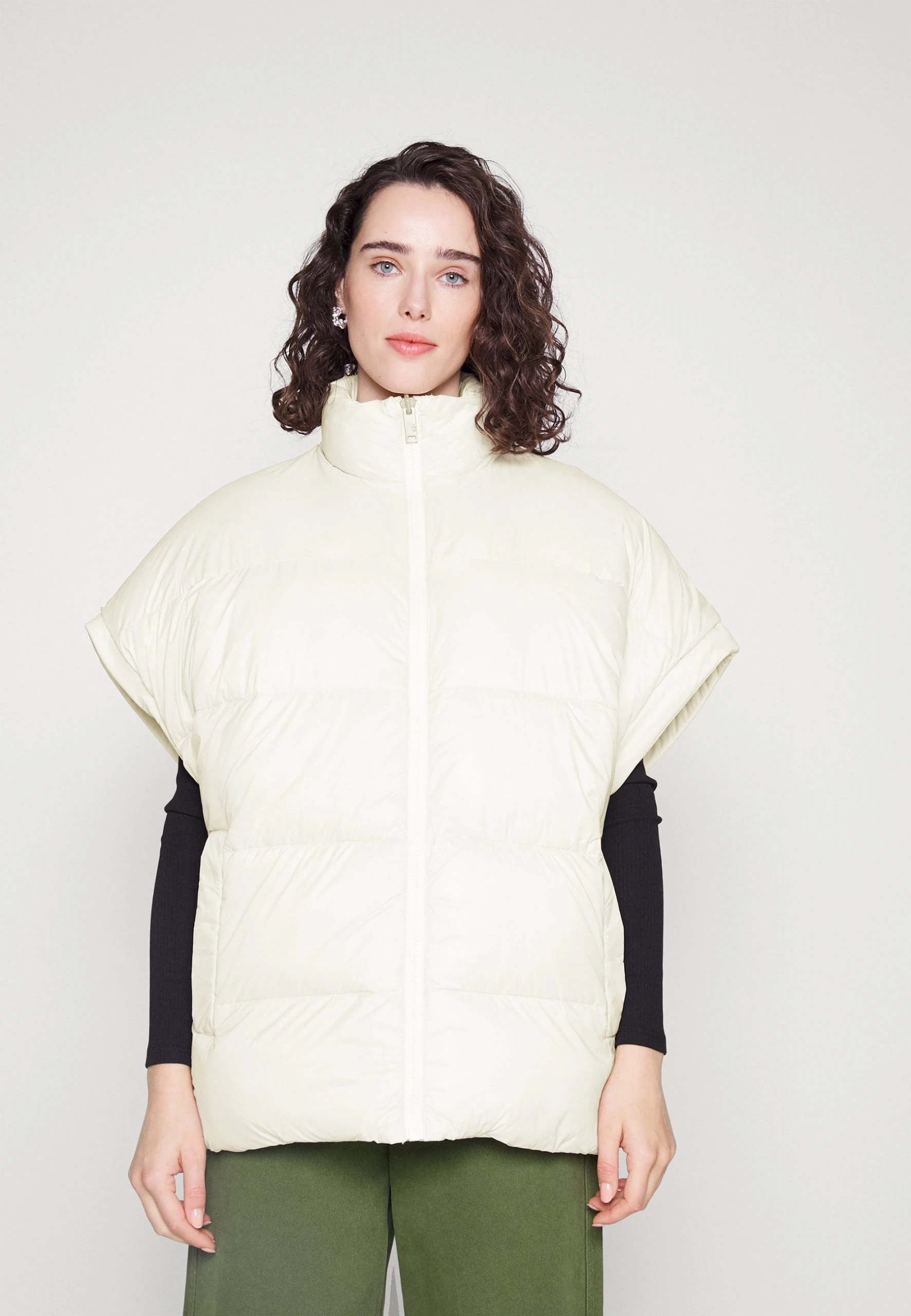 Ugg Sydnee Reversible Puffer Vest - Vest - Nimbus/Antique 5 Ugg Sydnee Reversible Puffer Vest - Vest - Nimbus/Antique - Bilde 3