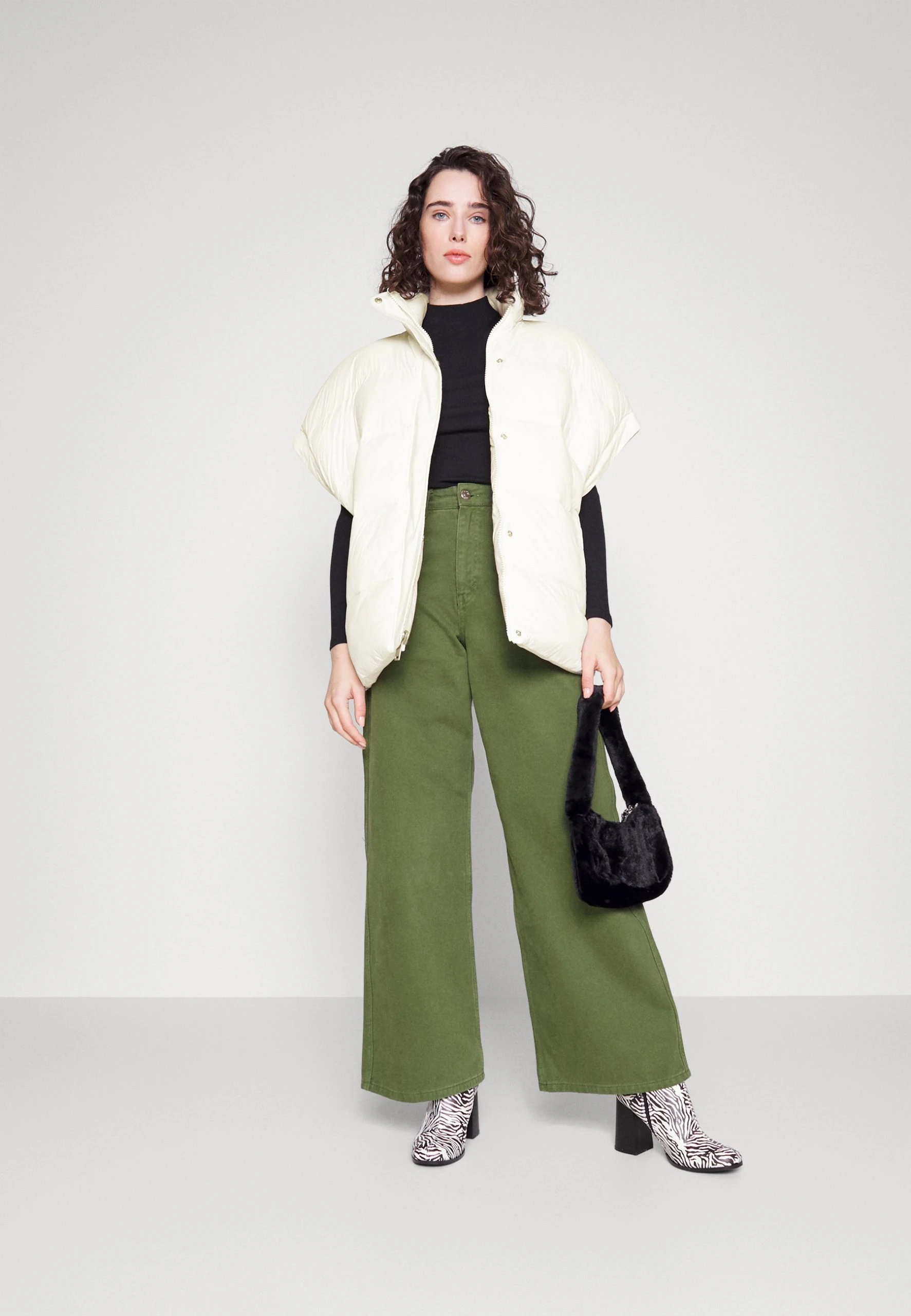 Ugg Sydnee Reversible Puffer Vest - Vest - Nimbus/Antique 4 Ugg Sydnee Reversible Puffer Vest - Vest - Nimbus/Antique - Bilde 2