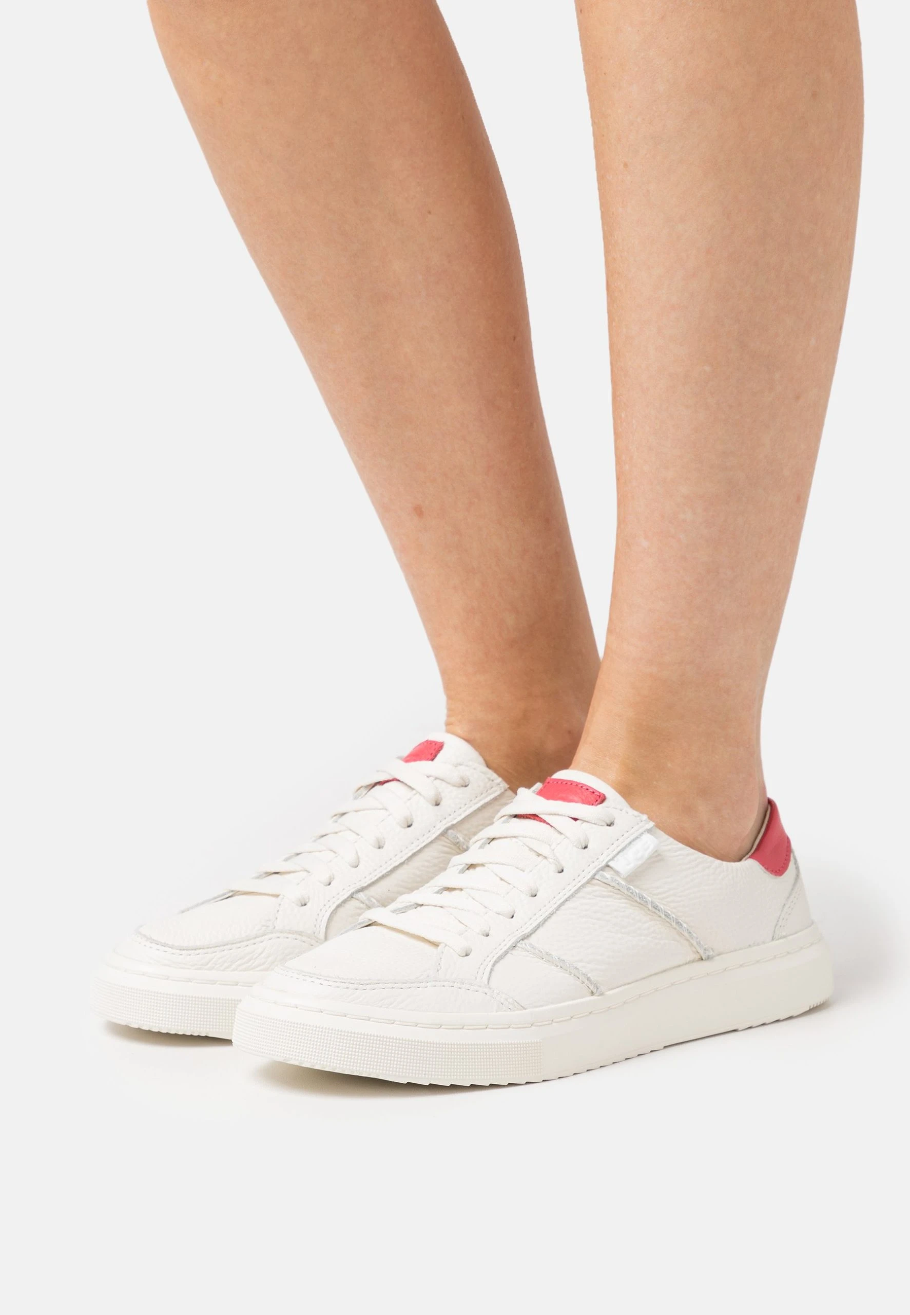 Ugg Alameda Lace - Joggesko - Bright White/Red Pepper 3 Ugg Alameda Lace - Joggesko - Bright White/Red Pepper