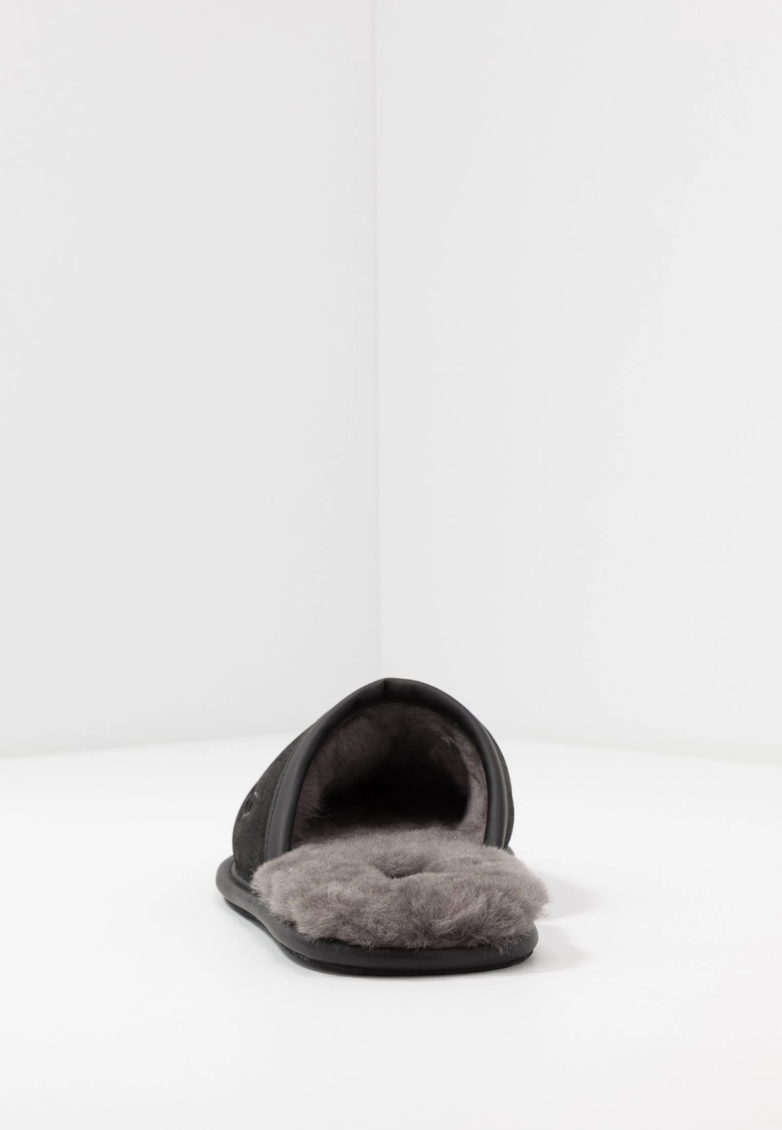 Ugg Scuff - Tøfler - Black 6 Ugg Scuff - Tøfler - Black - Bilde 4