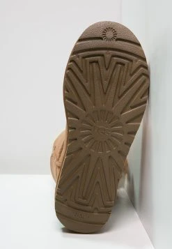 Ugg Bailey Button Ii - Støvletter - Chestnut 14 Ugg Bailey Button Ii - Støvletter - Chestnut -Ugg på nett dcefee5fe6d146b4a5b8c2ab7eeb608c