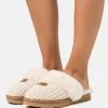 Ugg Cozy - Tøfler - Cream 1 Ugg Cozy - Tøfler - Cream -Ugg på nett e41743c75584437097c2fd706dc19909