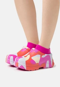 Ugg Tasman X Camopop - Slippers - Pink