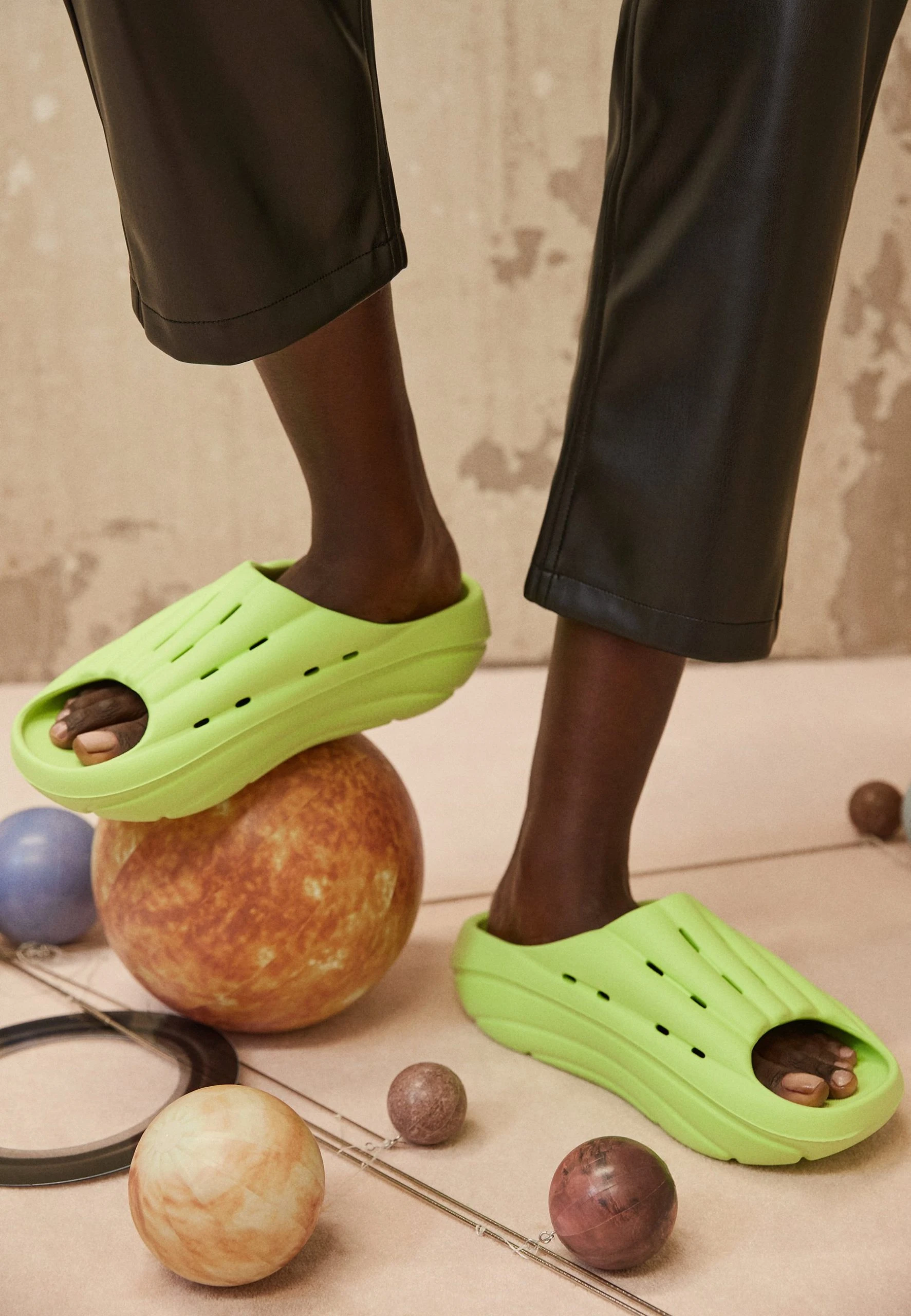 Ugg Foamo Slide - Sandaler - Pale Chartreuse 4 Ugg Foamo Slide - Sandaler - Pale Chartreuse - Bilde 2