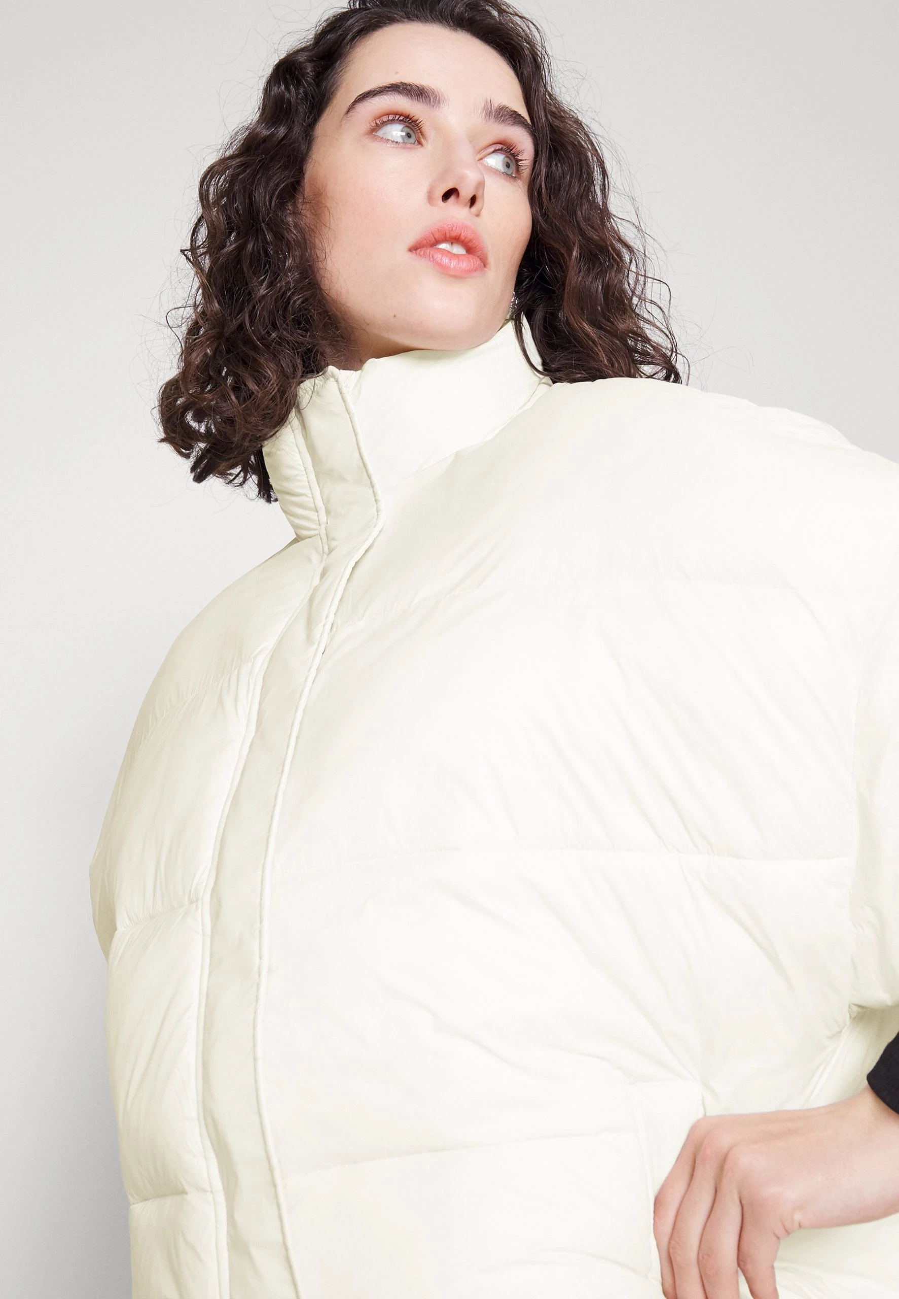 Ugg Sydnee Reversible Puffer Vest - Vest - Nimbus/Antique 7 Ugg Sydnee Reversible Puffer Vest - Vest - Nimbus/Antique - Bilde 5